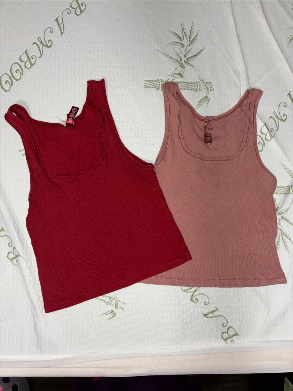 Skims Women’s Ribbed Tank Top – Red & Dusty Rose bundle